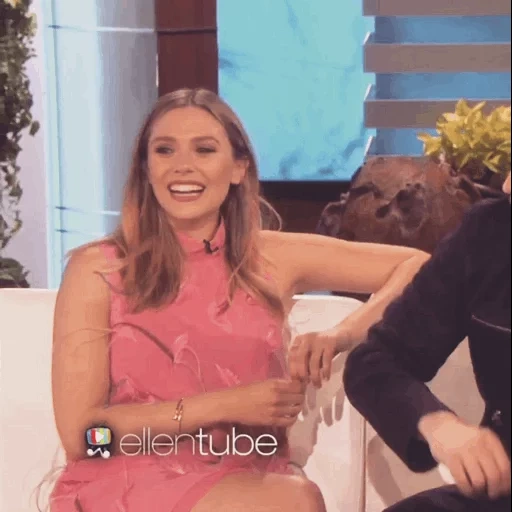 giovane donna, elizabeth olsen, chris evans elizabeth olsen show ellen, chris evans elizabeth olsen ci incontriamo segretamente