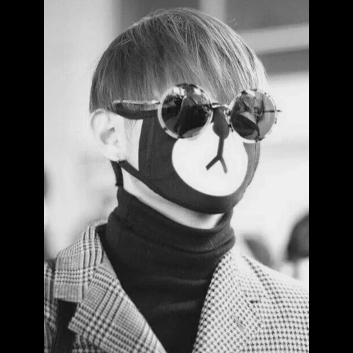 taehen kim, bts masks, bangtan boys, kim taehen masca, taehyun mask glasses