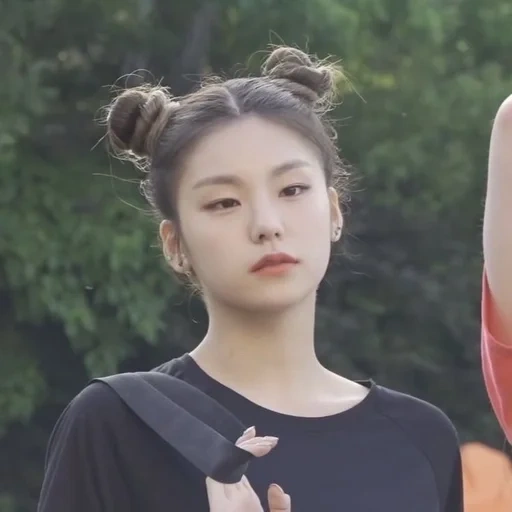 jeune femme, asiatique, irene jenny, coiffure coréenne, coiffure coréenne