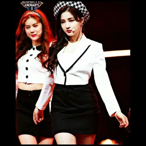 kpop, momoland, nancy momoland, camren fifth harmony, nancy momoland mini skirt