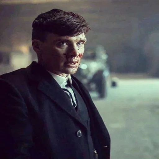 pannello parasole affilato, la visiera affilata di thomas shelby, peaky blinders thomas shelby, la visiera affilata thomas shelby sorride, tagliaparasole affilato thomas shelby triste