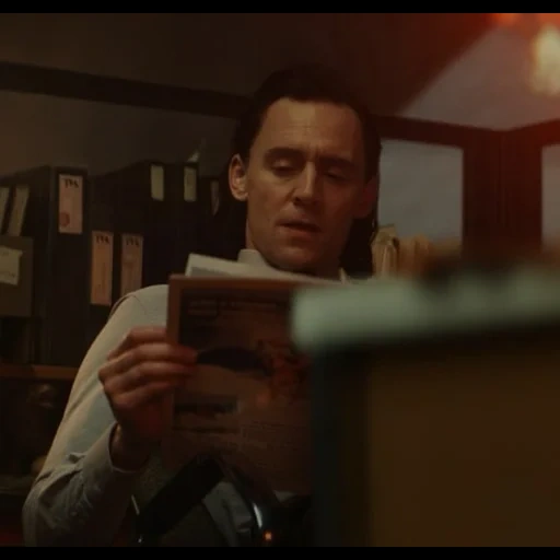 tom hiddenston loki, tom hiddleston, man, frame from the movie, series loki