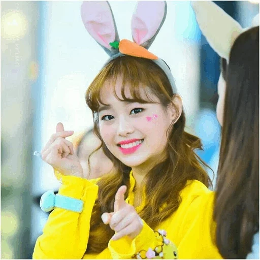 chuu, ju yue na, chuu loona, chu idol, chuu von loona mit bangs