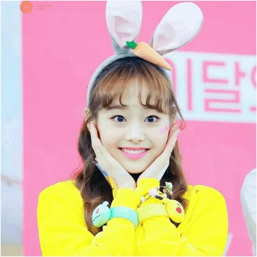 cui suzhen, chuu loona, ídolo chu, loona kpop, idols in yellow