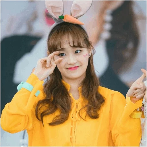 choi suyun, chuu idol, loona kpop, loona chuu, loona cosplay helluva