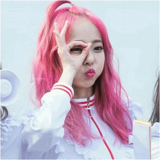 young woman, moonychka drain, loona vivi pink, loona kpop aesthetics, loona vivi pink hair