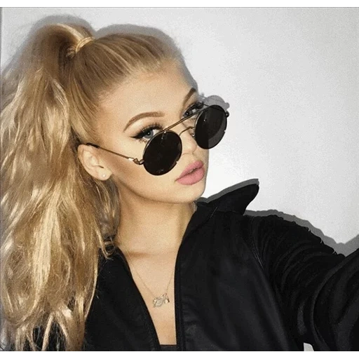 chispas, mujer joven, música estrella, loren gray, videos musicales