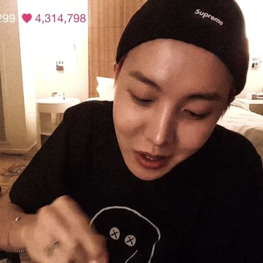 braçadeira, joan hosuk, jhope bts, host vlive, hosok sorri vlive