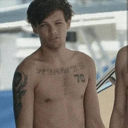 louis tomlinson, louis tomlinson tattoo, torres louis tomlinson, louis tomlinson tattoo, louise tomlinson is shirtless