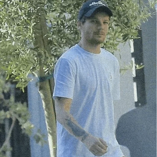 young man, people, kevin federline 2020, louis tomlinson paparazzi 2020