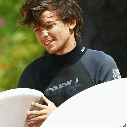 louis tomlinson, a handsome boy, louis tomlinson surf, louis tomlinson australia, louis tomlinson surfing