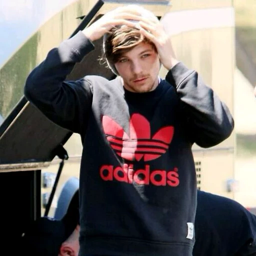neil holland, louis tomlinson, one direction 1, louis tomlinson sedih, louis tomlinson di adidas