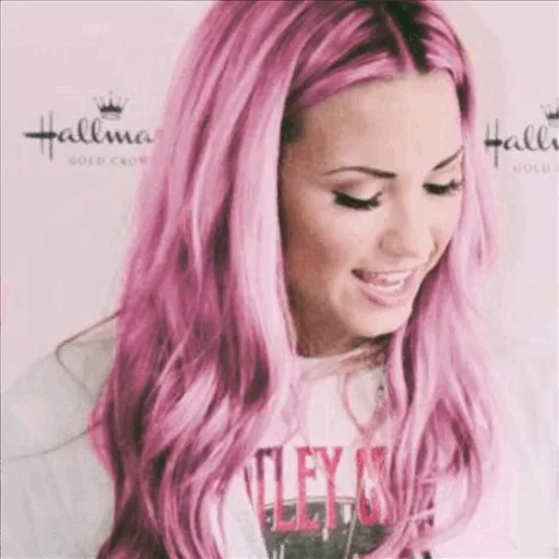 demi lovato, dye my hair, the hair is pink, demi fishing pink hair, miley cyrus with pink hair