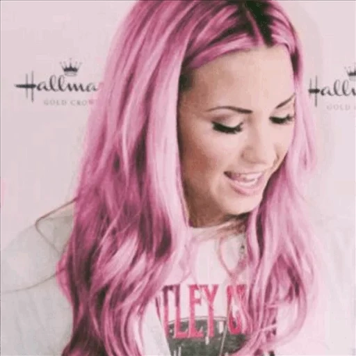 demi lovato, tiñe mi cabello, el cabello es rosa, demi pescando cabello rosa, miley cyrus con cabello rosado