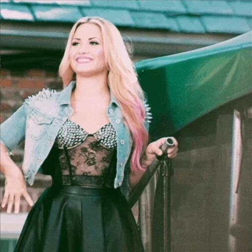 jeune femme, camérophone, demi lovato, robe de fille, rien de spécial