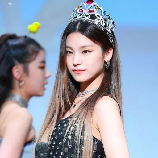 itzy yeji, itzy фансайн, азиатские девушки, jyp entertainment, hwang yeji короной