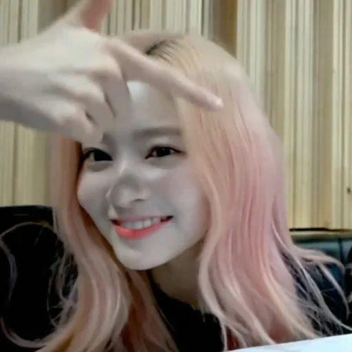 twice, gadis, rambut korea, riasan korea, dengan rambut merah muda