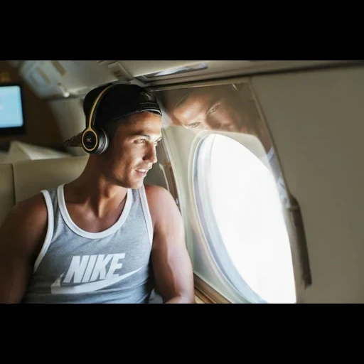 people, focus camera, li binghong red 2, horizon 2020, cristiano ronaldo headphones