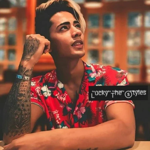 der junge mann, tik tok, instagram, glücksbringer blue smith, the handsome