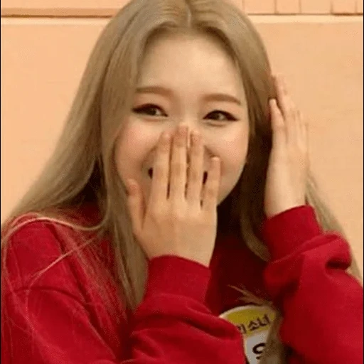 beludru merah, loona kim lip