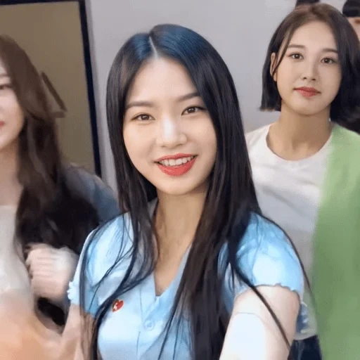 gli asiatici, le sorelle woning, momoland nancy bianco