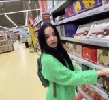 wanita muda, manusia, bazarliq a4, camila valieva, di supermarket