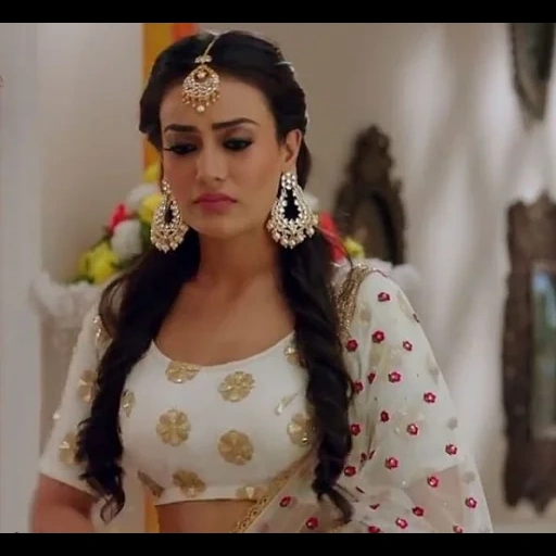 jeune femme, muni roy, surbhi gioti, surbhi jyoti naagin 3, naagin 3 aujourd'hui épisode youtube