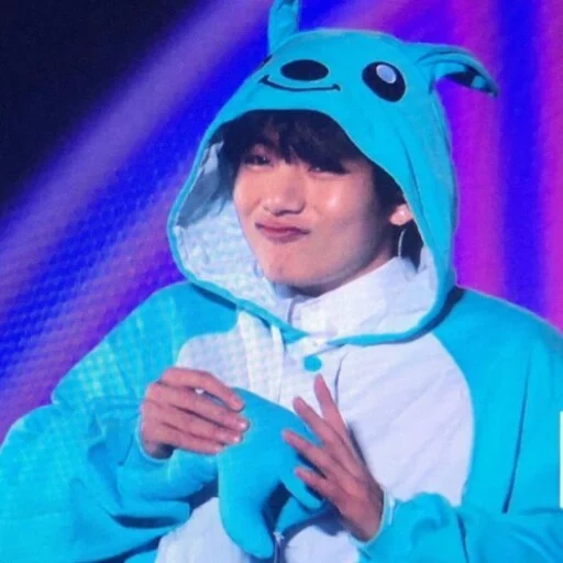 kim tae hyun, zheng zhongguo, taehyung bts, kim taehen kigurumi, bts kigurumi taehen