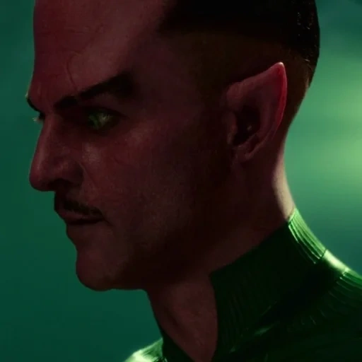 linterna verde fuerte, película de linterna verde 2020, mark strong green lantern, serie green lantern 2011 kosak, película de linterna verde 2011 paralaje