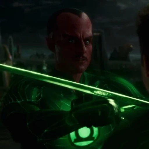 el hombre, linterna verde, mark strong green lantern, linterna verde de waititi thai, chief de linterna verde villano