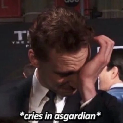 bidang film, robert downey, tom hiddleston, tom hiddleston menangis, tom hiddleston menangis menangis