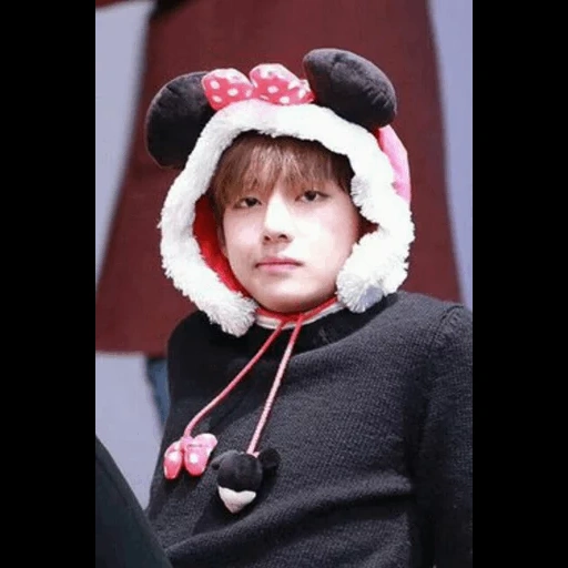 bts tyheng, taehyung bts, cappello kim tae hyung, kim tae hyung capodanno, kim tae hyung bts natale