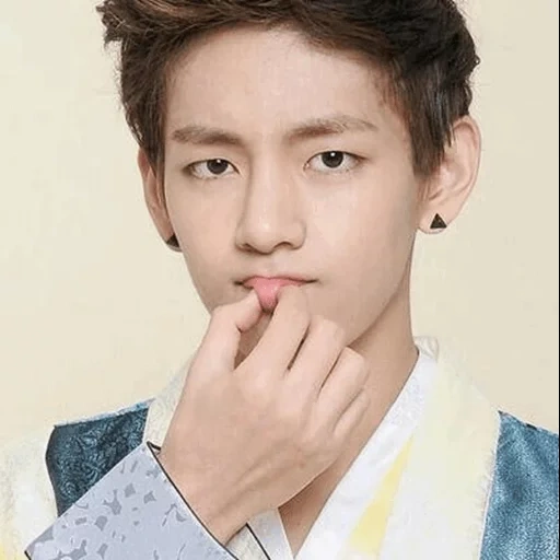 chanteur pop, kim tae-hyun, les débuts de tae hyung, bangtan boys, acteur coréen