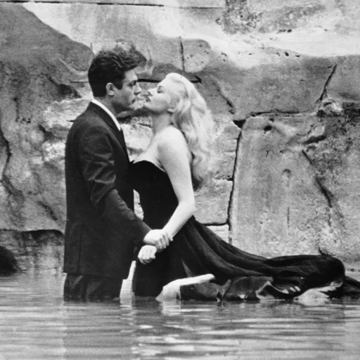 fellini federico, storia del cinema, la dolce vita della fontana di fellini, la dolce vita di federico fellini, la dolce vita alla fontana di fellini a trevi