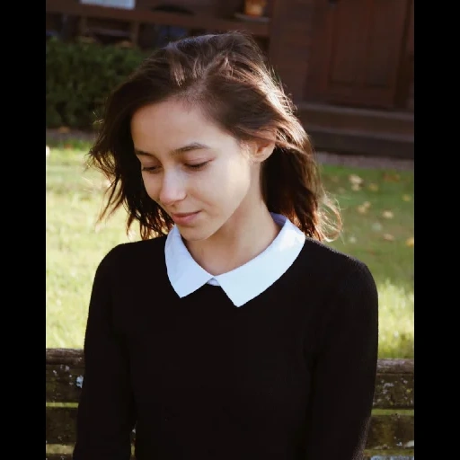 mujer joven, humano, uniforme escolar, grito de la escuela de la niña, diecisiete años