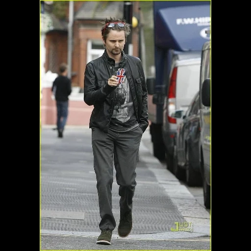 hombre, bellamy, matthew bellamy, estilo justin seru, matthew bellamy tiene el pelo largo