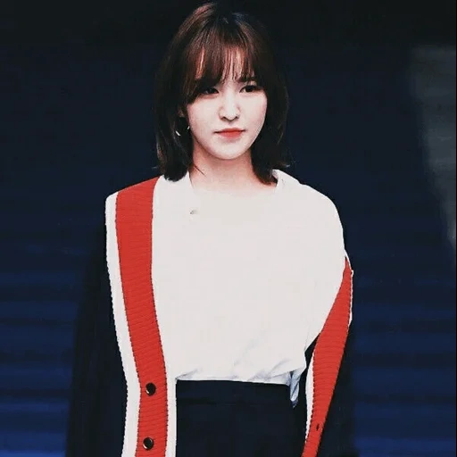 red velvet, koreanische mode, koreanisch, red fleece wendy, wendy red light cord 2019