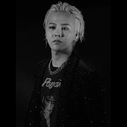 tai cheng, g-dragon, big bang, g dragon 2022, g dragon blonde