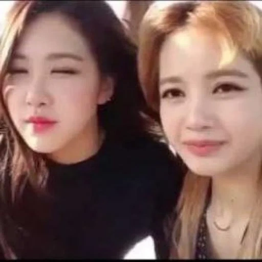 pink rose, black pink, розе blackpink, корейские подружки 4, park chaeyoung and lalisa manoban selfie