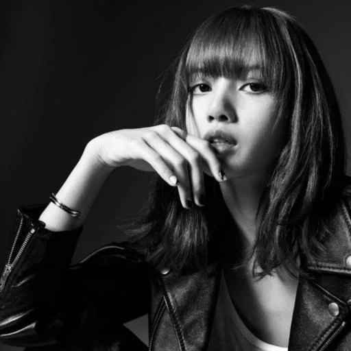 pó preto, lisa blackpink, fox blackpink, lalisa manoban, lalisa manobal paris 2022