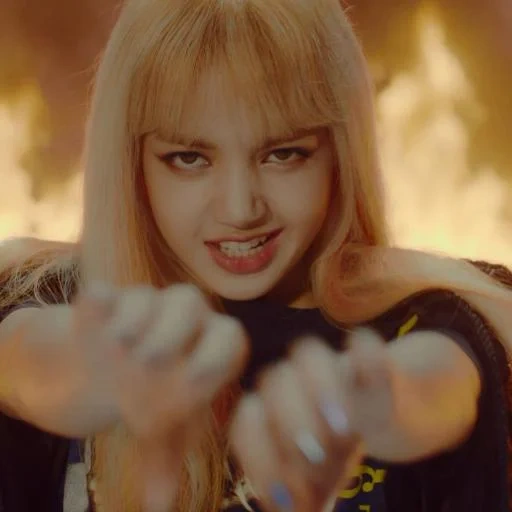 poudre noire, lisa blackpink, play with fire, black powder joue avec le feu, lisa manoban playing with fire