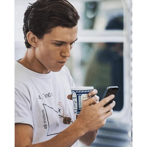 guy, human, tom holland, tom hollande by telephone, the man runs with a smartphone