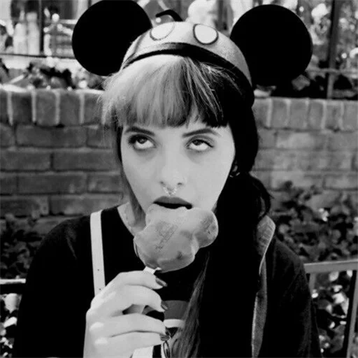 la ragazza, cry baby, melani martinez, l'arte dell'amore, cry baby melanie martinez