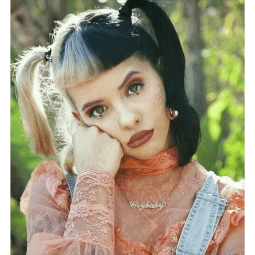 heulsuse, junge frau, melanie martinez, melanie martinez, melanie martinez 3 viertel