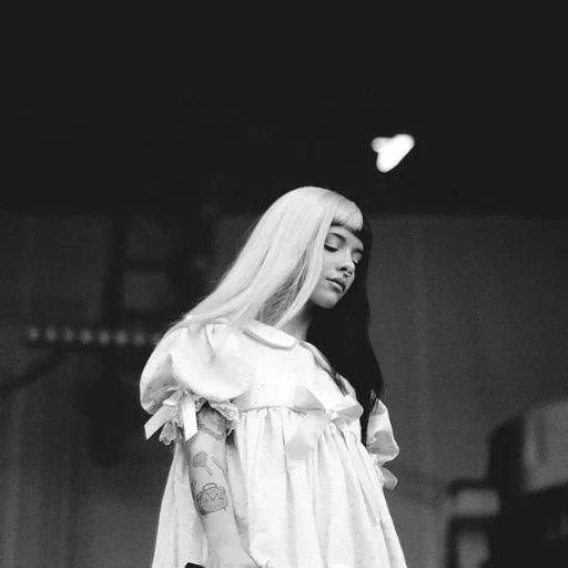 billie eilish, melanie martinez, cry baby melanie martinez, la alla luna lana del rey, le stelle felici brillano il più brillante maybeanothername mlanie martinez