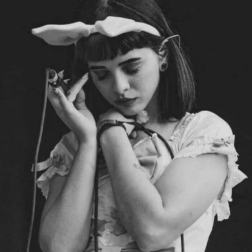 mulher, jovem, melanie martinez, memes de melanie martinez, melanie martinez cry baby