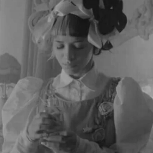 niña, melanie martínez, melanie martínez 2019, melanie martinez mad clips, cry baby melanie martinez