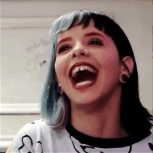 humano, mujer joven, melanie martínez, shirazi ward 52 episodio, cry baby melanie martinez