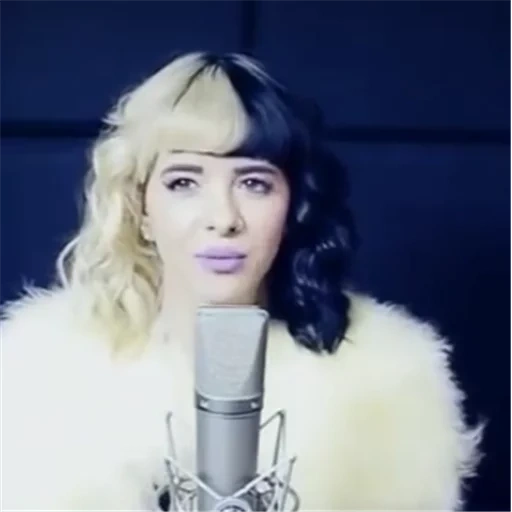 luna, seti, mujer joven, cindy luna, leche y galletas melanie martinez texto