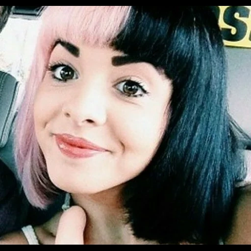 la ragazza, demi lovato, capelli di frangia, melani martinez, capelli di melanie martinez